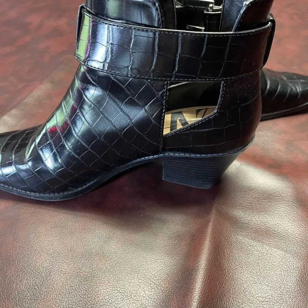 Zara black crocodile print boots booties with buckle & small heel‎ size 39, US 8